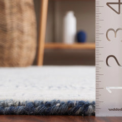 SAFAVIEH Handmade Abstract Leonide Modern Wool Rug